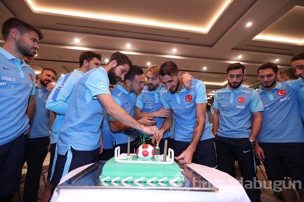Caner Erkin'e doğum günü kutlaması