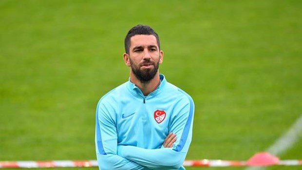 Arda Turan, Milli Takımı bırakacağı iddialarına yanıt verdi
