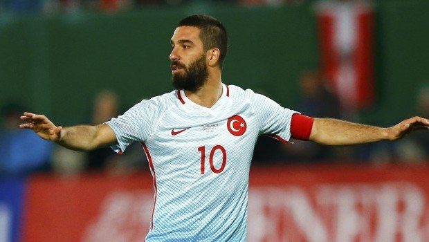 Arda Turan, Milli Takımı bırakacağı iddialarına yanıt verdi