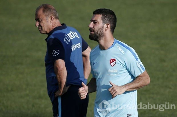 Arda Turan, Milli Takımı bırakacağı iddialarına yanıt verdi