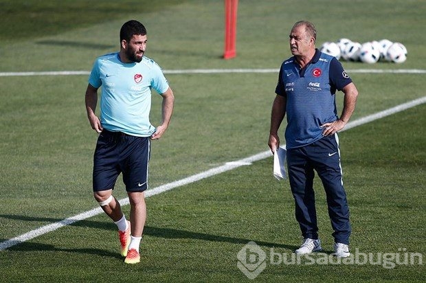 Arda Turan, Milli Takımı bırakacağı iddialarına yanıt verdi