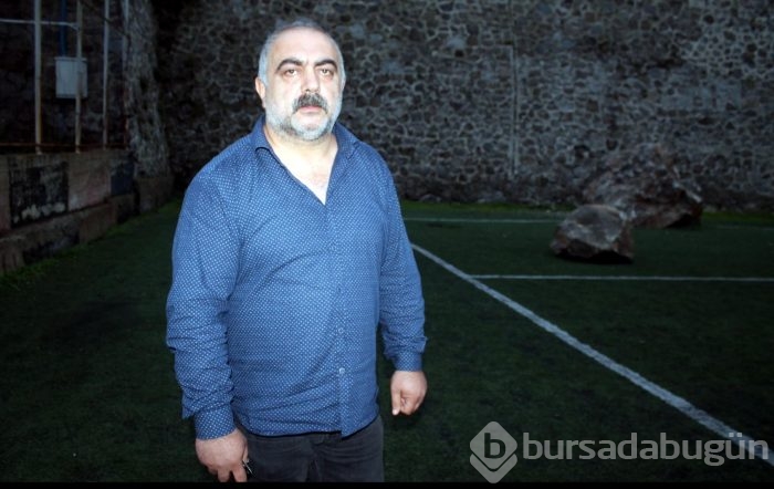 Trabzon&acute;da amatör maç öncesi sahaya kaya düştü