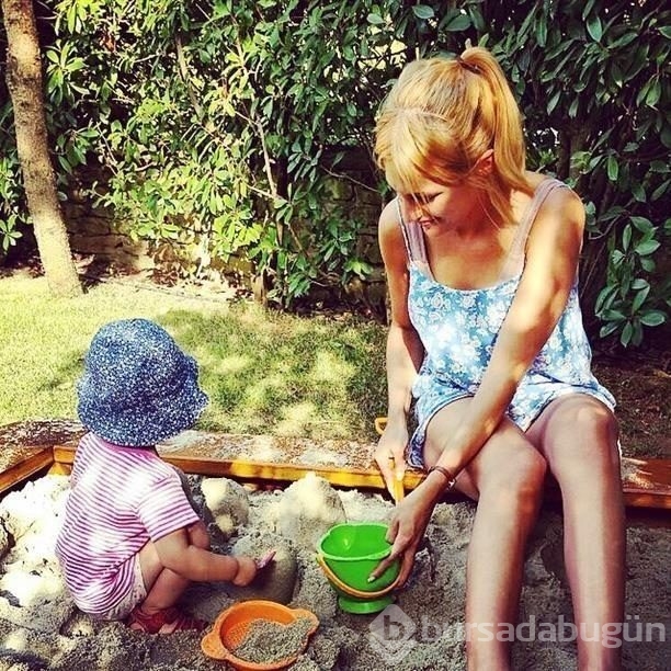 Meryem Uzerli ve kızı Lara