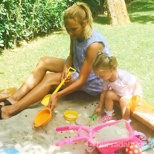 Meryem Uzerli ve kızı Lara