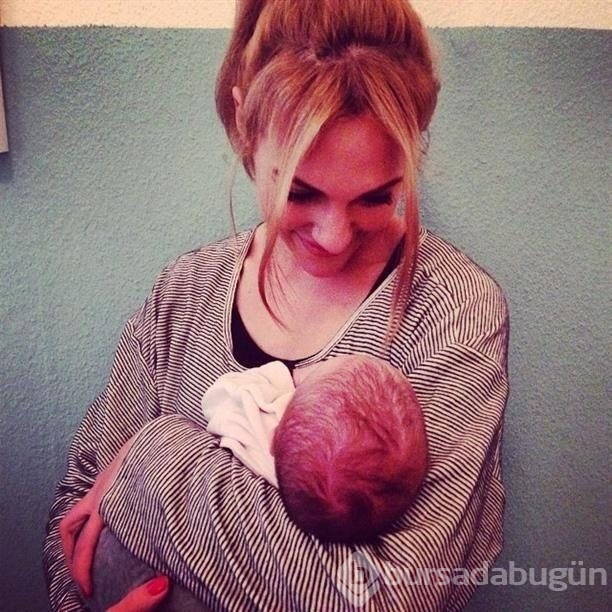 Meryem Uzerli ve kızı Lara
