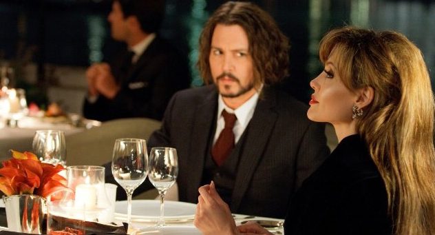 Angelina Jolie eşinden Johnny Deep yüzünden mi boşanıyor?