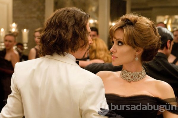 Angelina Jolie eşinden Johnny Deep yüzünden mi boşanıyor?