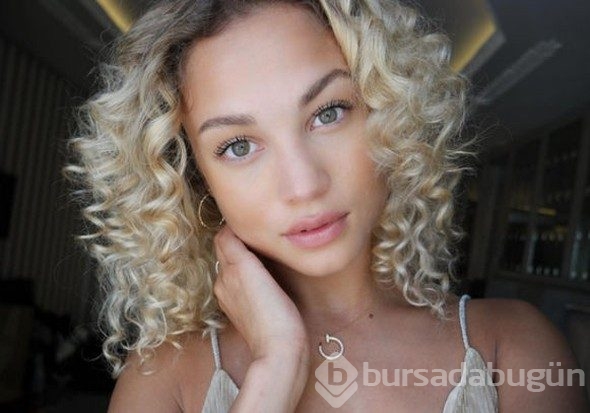 Fenerbahçe'nin yengesi Rose Bertram, Paris Moda Haftası'nda