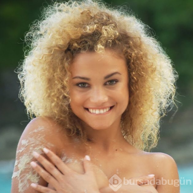 Fenerbahçe'nin yengesi Rose Bertram, Paris Moda Haftası'nda