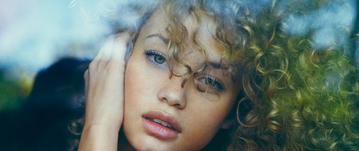 Fenerbahçe'nin yengesi Rose Bertram, Paris Moda Haftası'nda