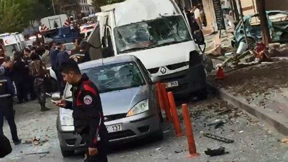 İstanbul'da polis merkezi yakınlarında patlama
