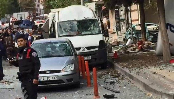 İstanbul'da polis merkezi yakınlarında patlama
