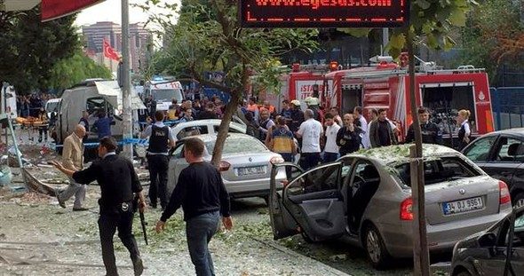 İstanbul'da polis merkezi yakınlarında patlama
