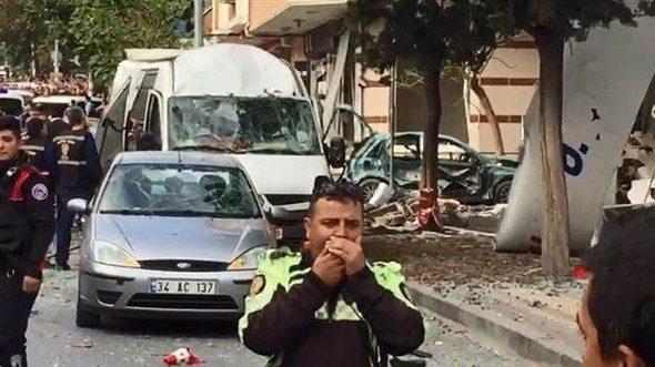 İstanbul'da polis merkezi yakınlarında patlama

