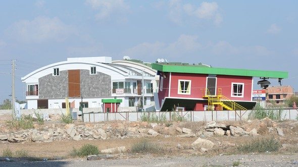 Ters evi 30 bin kişi ziyaret etti