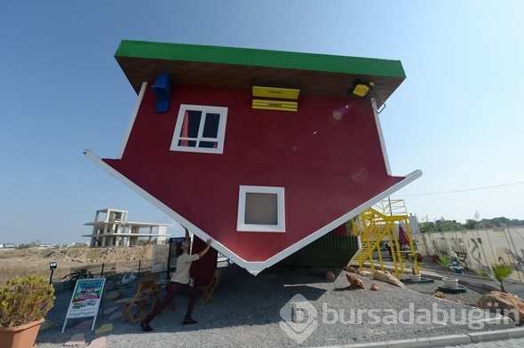 Ters evi 30 bin kişi ziyaret etti