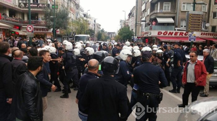 Bursa'da izinsiz gösteriye polis müdahalesi: 36 gözaltı
