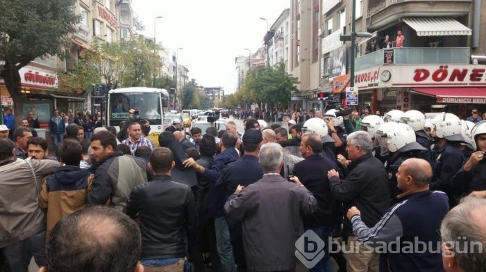 Bursa'da izinsiz gösteriye polis müdahalesi: 36 gözaltı

