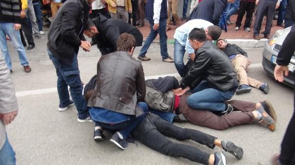 Bursa'da izinsiz gösteriye polis müdahalesi: 36 gözaltı
