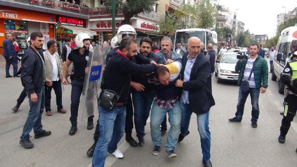 Bursa'da izinsiz gösteriye polis müdahalesi: 36 gözaltı
