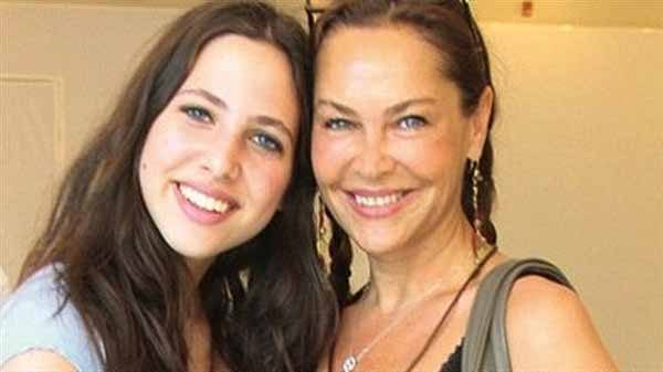 Hülya Avşar'dan sürpriz karar
