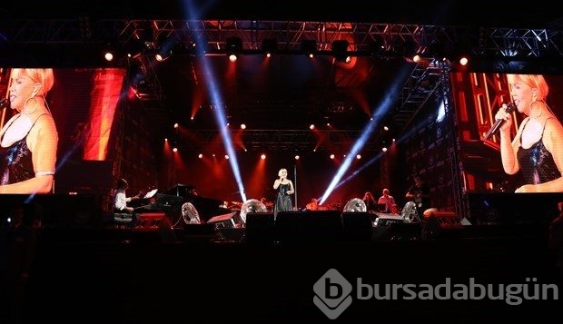 Sezen Aksu'dan 150 bin liralık kek davası