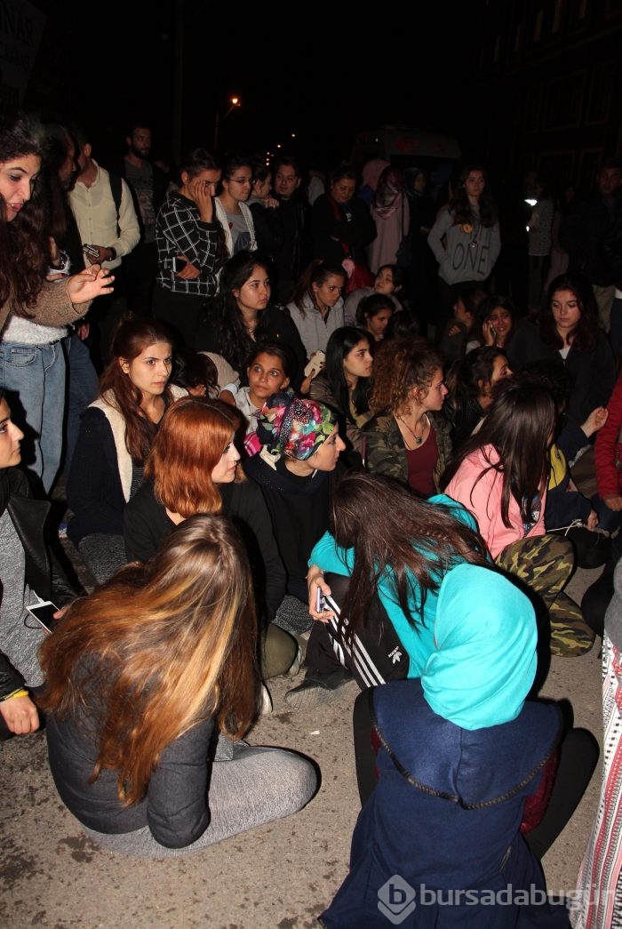 Kız yurdunda kız kaçırma protestosu