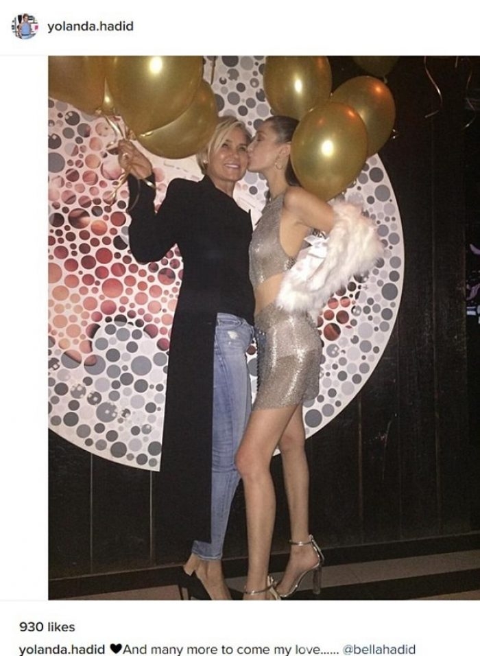 Bella Hadid'in metal şıklığı