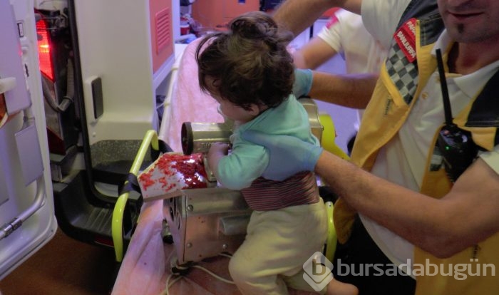 1 yaşındaki çocuk kolunu kıyma makinesine kaptırdı