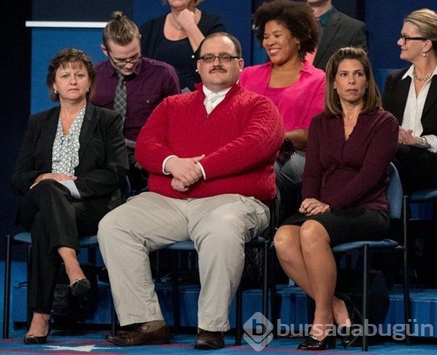 Kırmızı kazağı "yok" satan Kenneth Bone'dan mesaj var