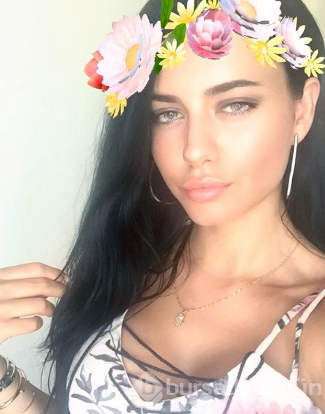 Türk modelin Adriana Lima'ya müthiş benzerliği