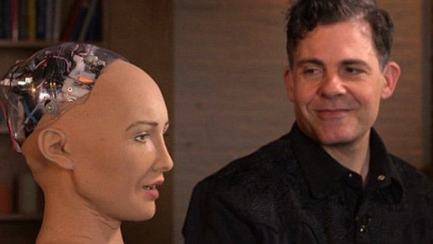 Robot kadın, sunucuyu tavlamaya çalıştı