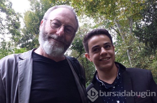 Ünlü aktör Liam Cunningham'dan mülteci arkadaşına sürpriz