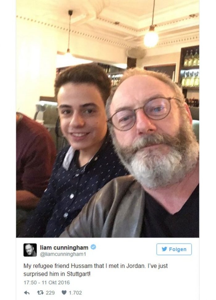 Ünlü aktör Liam Cunningham'dan mülteci arkadaşına sürpriz