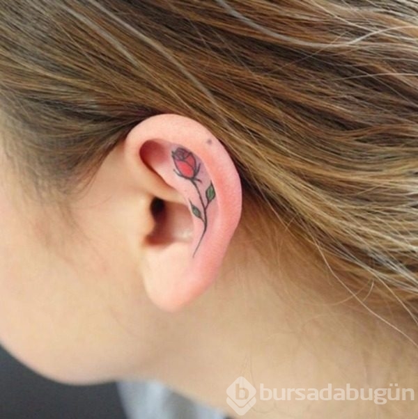 Piercingden daha iyi görünen 20 kulak dövmesi