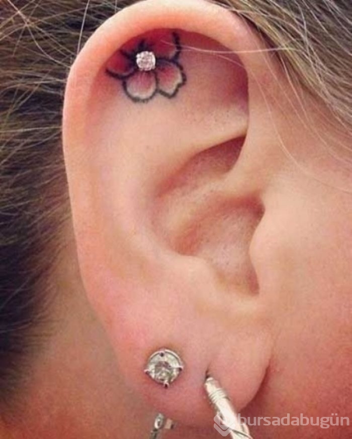 Piercingden daha iyi görünen 20 kulak dövmesi