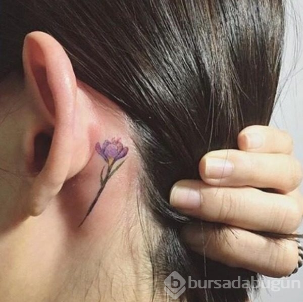Piercingden daha iyi görünen 20 kulak dövmesi