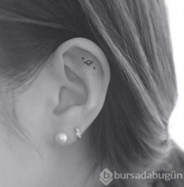 Piercingden daha iyi görünen 20 kulak dövmesi