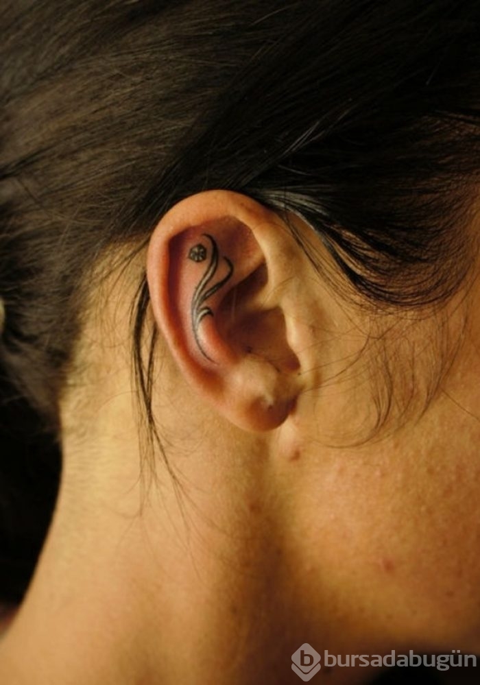 Piercingden daha iyi görünen 20 kulak dövmesi
