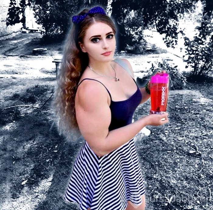Instagram'ın kaslı Barbie'si: Julia Vins