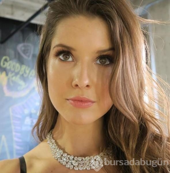 Amanda Cerny, Türkiye'de tuttuğu takımı açıkladı