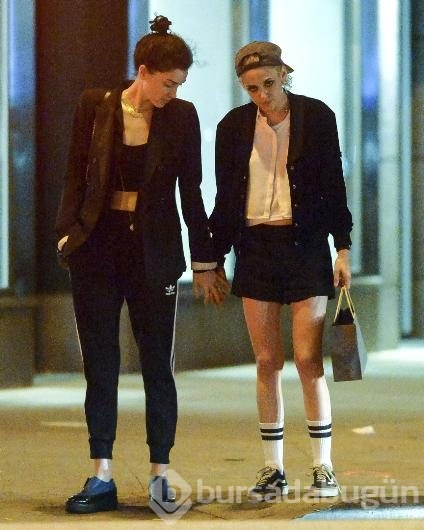 Kristen Stewart yeni sevgilisiyle el ele