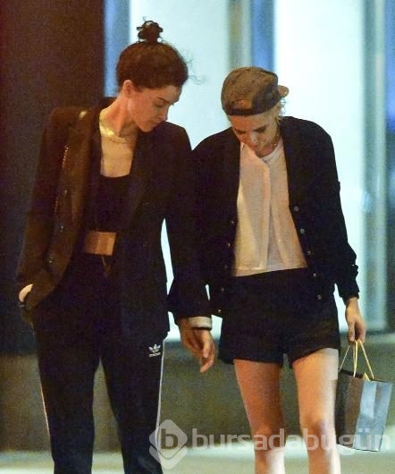 Kristen Stewart yeni sevgilisiyle el ele