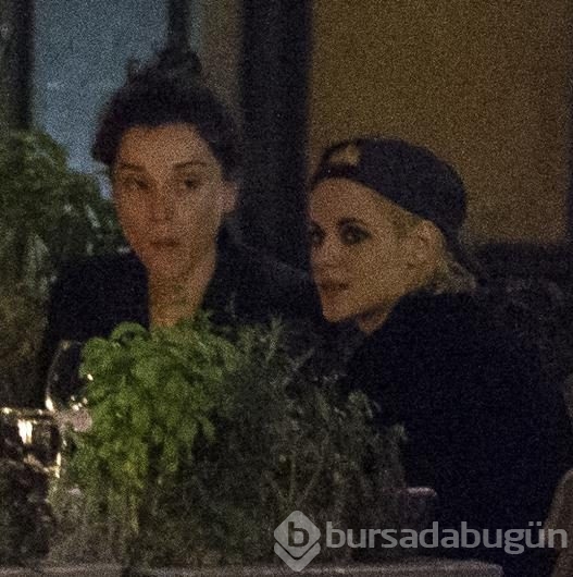 Kristen Stewart yeni sevgilisiyle el ele