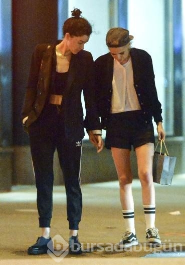 Kristen Stewart yeni sevgilisiyle el ele