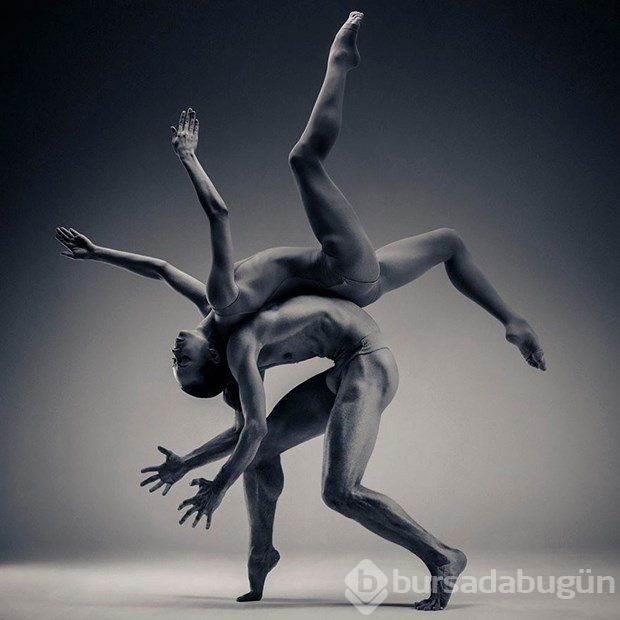 Heykelden ilham alan dansçılar