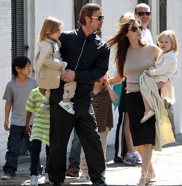 Angelina Jolie ve Brad Pitt'in eski korumasından açıklama