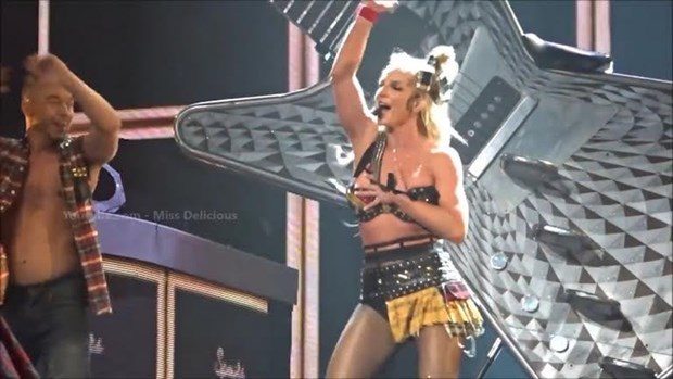 Britney Spears'ın sahnedeki zor anları