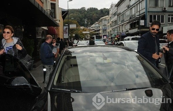 Gülben Ergen elindeki 'zikirmatik'le dikkat çekti