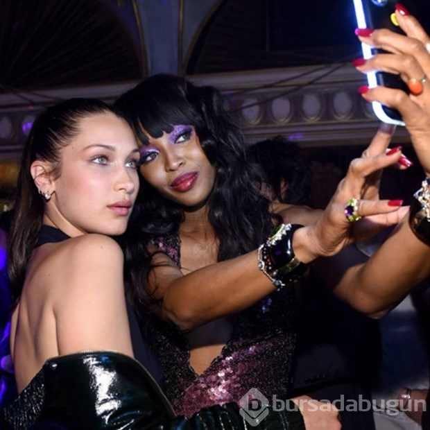 Ünlüler de selfie sever